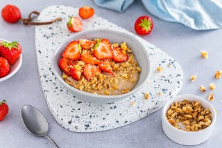 Fruchtmilchreis mit Nüssen