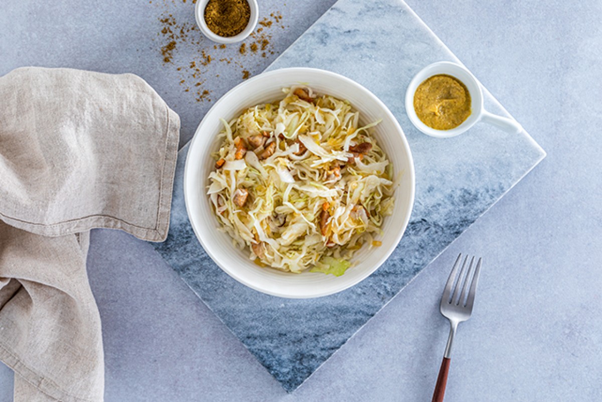 Ensalada bávara de col blanca y tocino