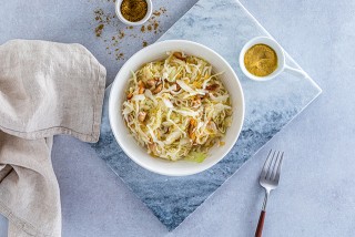 Ensalada bávara de col blanca y tocino