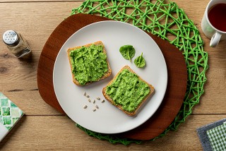 Sandwiches met spinazie-feta-zonnebloempittensmeersel