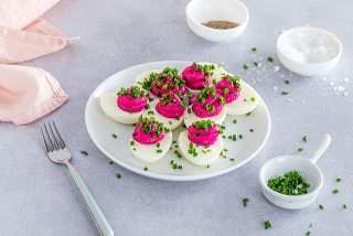 Eggs stuffed with beetroot and horseradish