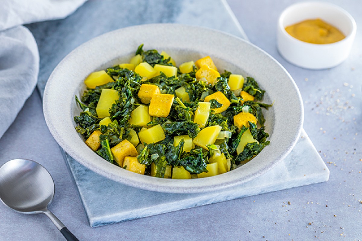 Kale with tofu and potatoes