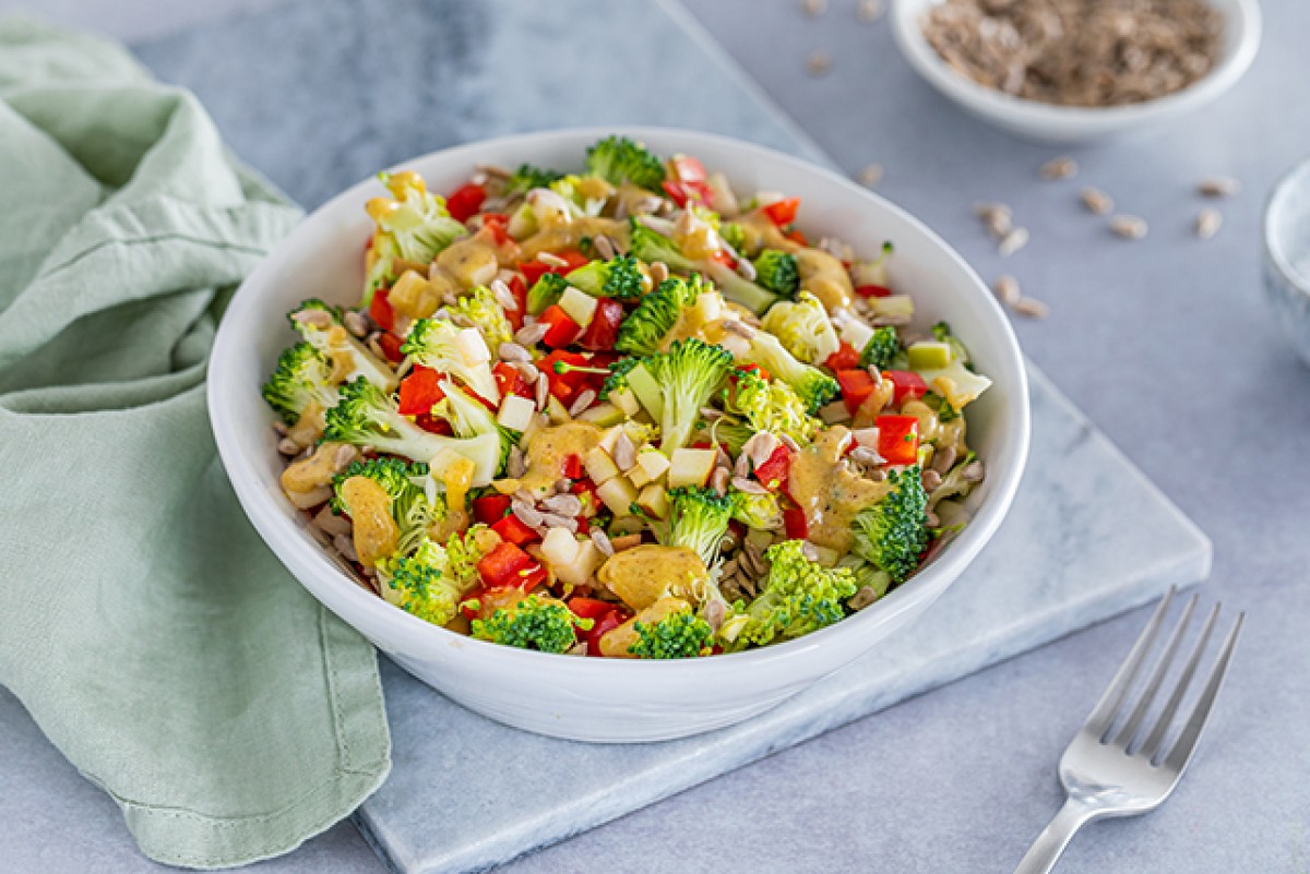Broccoli salad with peppers, apple and sunflower seeds
