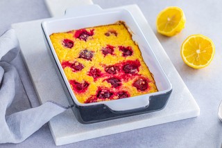 Sémola asada con requesón y cerezas