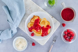 Pancake al cocco con mousse di lamponi