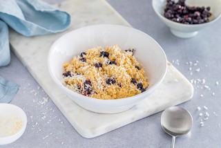 Kokosgierst met bosbessen en appel