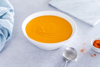 Sopa vegana de lentejas con curry