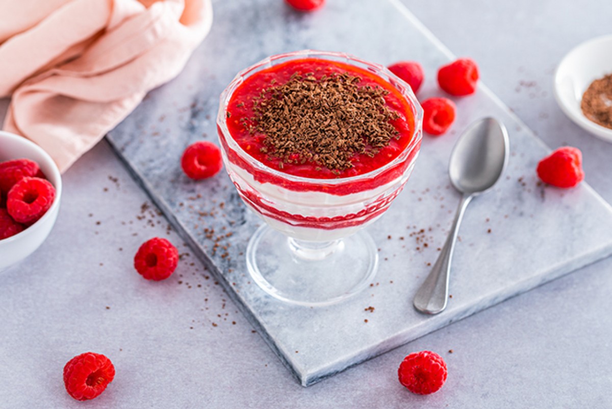Dessert allo yogurt con mascarpone e lamponi