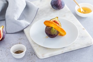 Fichi al forno con formaggio di capra e miele