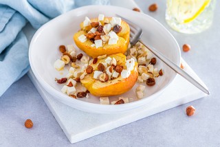 Mele al forno con feta e nocciole