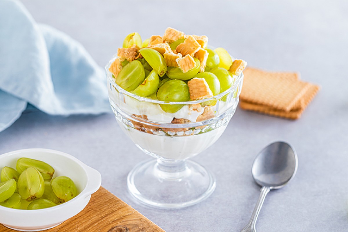 Postre de uva con requesón