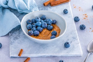 Crema de canela con arándanos
