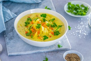 Sopa de queso con zanahoria y patatas
