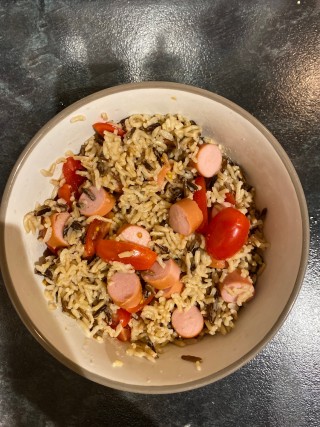 Rice with frankfurters and plum tomatoes