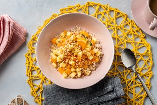 Rijst-fruit salade