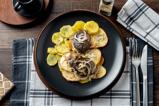 Foie de volaille cuit au four aux pommes et pommes de terre