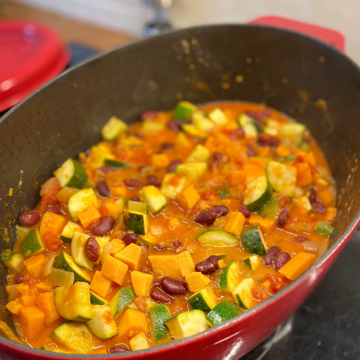 Zucchini-Süßkartoffel-Bohnentopf