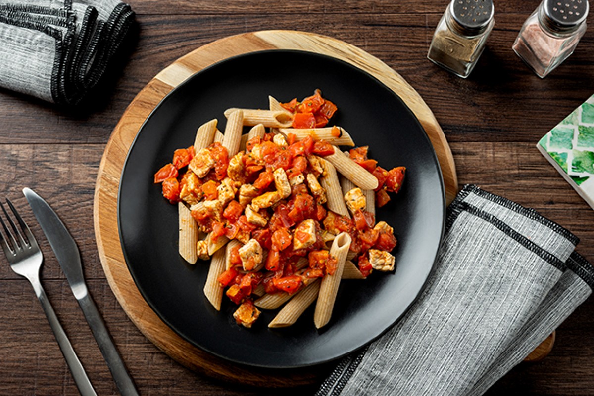 Spezzatino di pollo alla provenzale con pasta