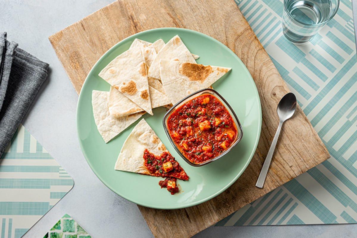 Insalata di ananas e peperoni con tortilla