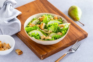 Salade met peer en croutons