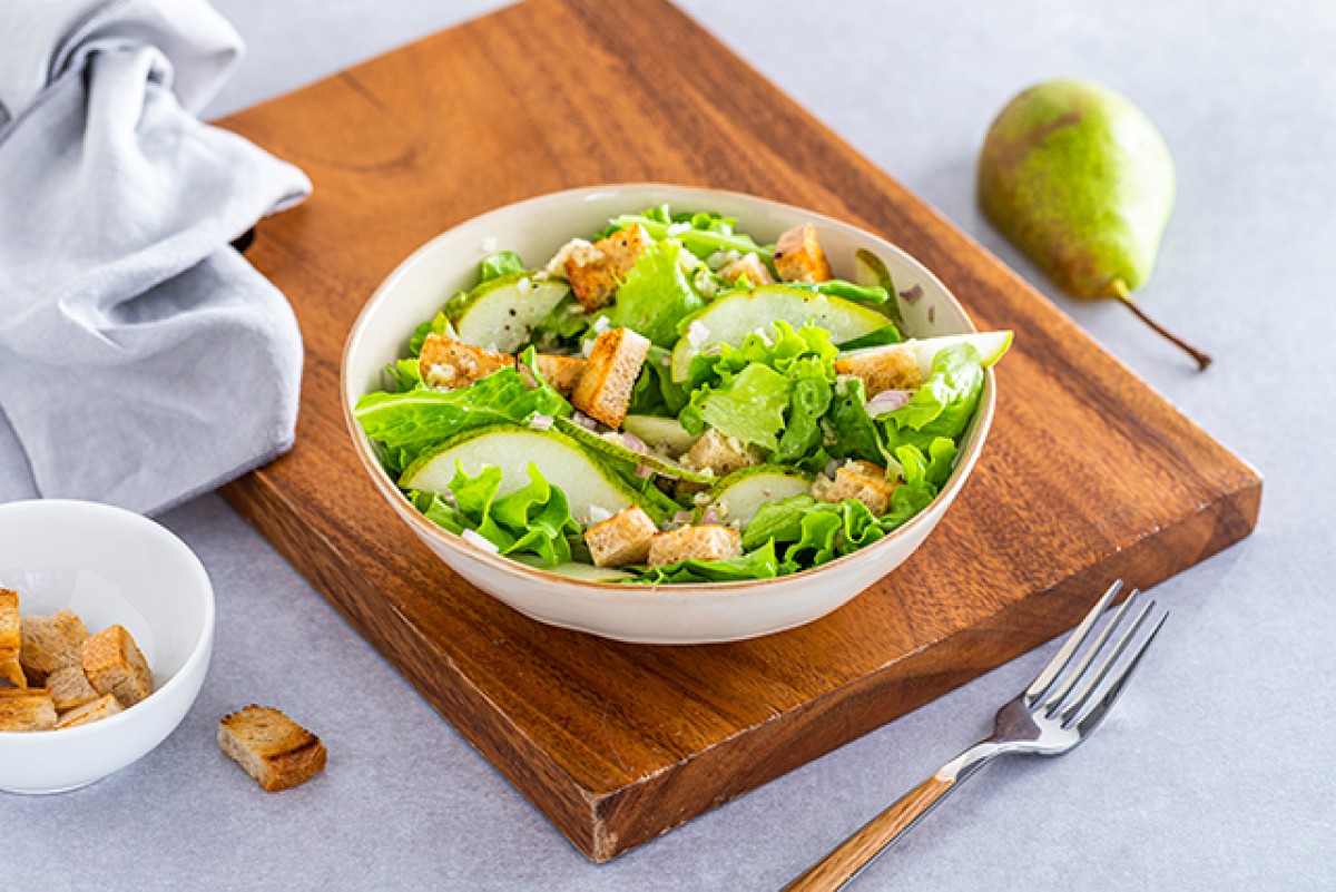 Salade met peer en croutons