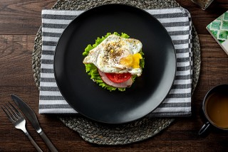 Toast con uova e prosciutto