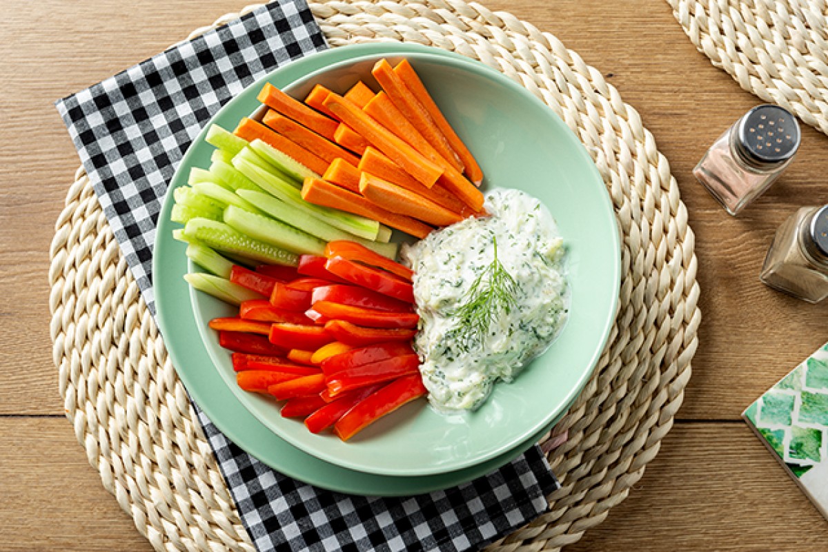 Bastoncini di verdure con salsa tzatziki
