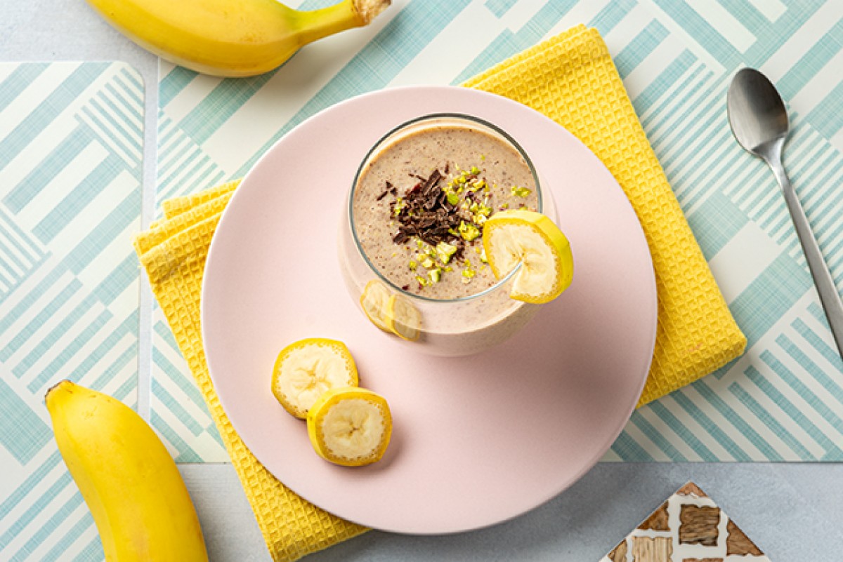 Cóctel de plátano y nueces con chocolate