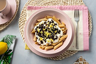 Pasta con requesón y frutas secas