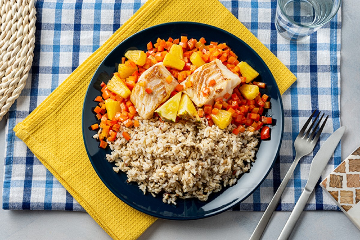 Crispy fish with pineapple and vegetables