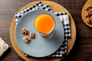 Zumo de frutas, nueces