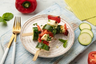 Gemüsespieße mit Halloumi