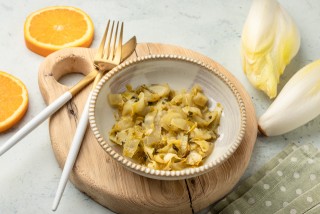 Chicorée gedünstet in Honig und frischem Orangensaft