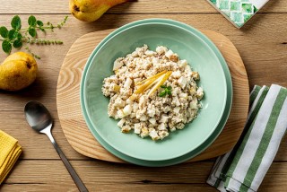 Millet porridge with pear and yoghurt