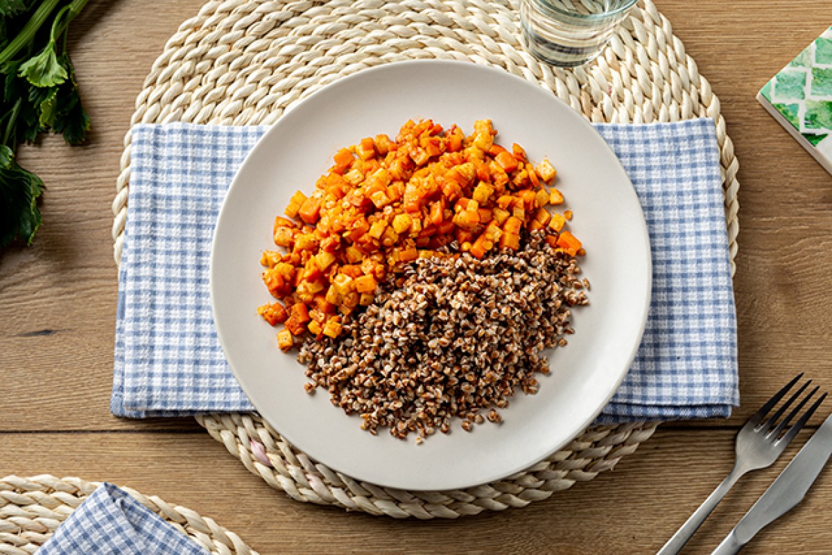 Buckwheat groats with celery, carrot and lentils
