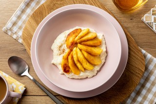 Semolina with stewed apple