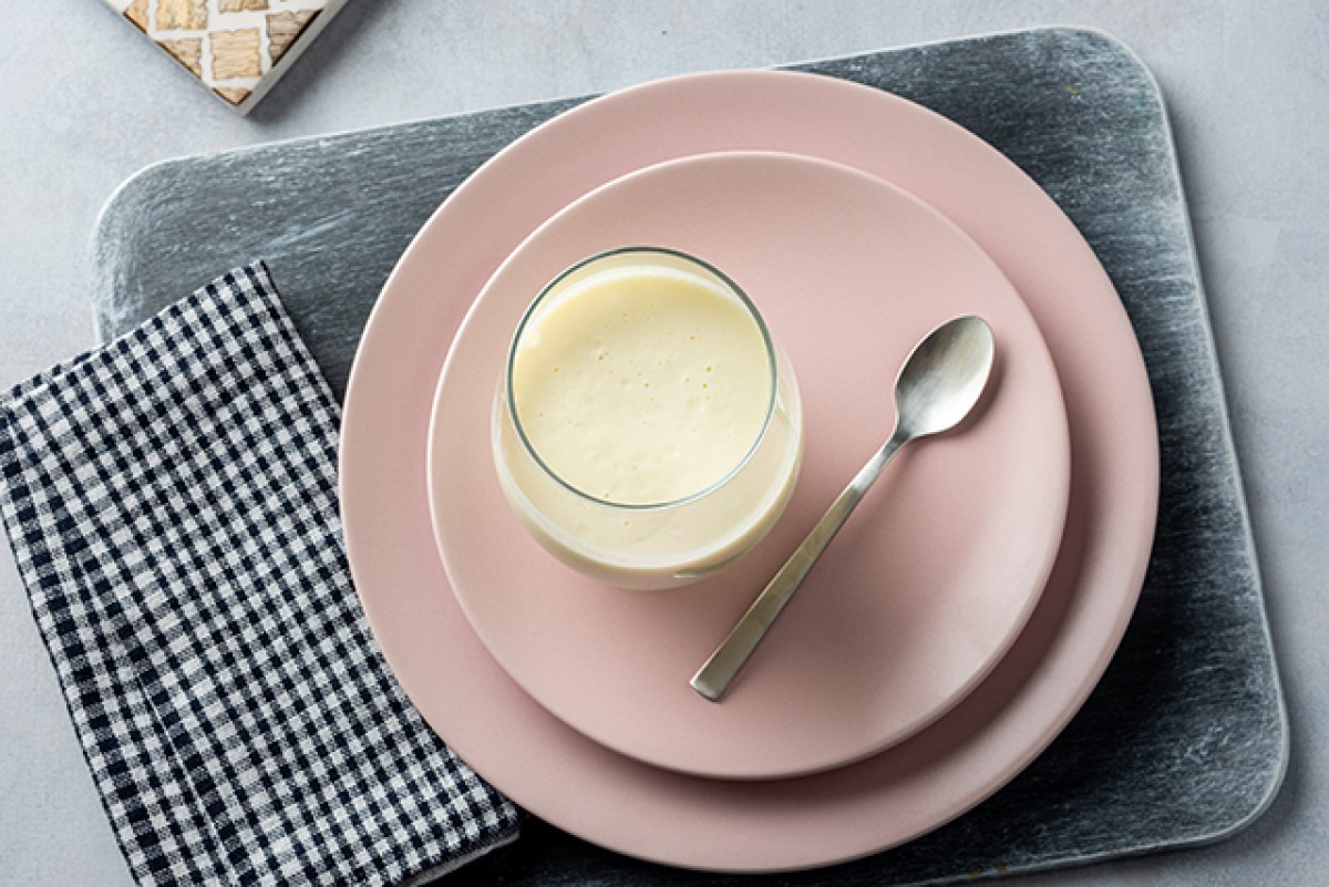 Apple and yoghurt smoothie