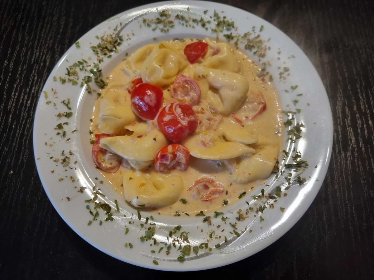 Tomaten-Tortellini-Creme (vegetarisch)