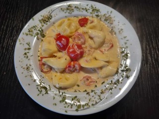Tomaten-Tortellini-Creme (vegetarisch)