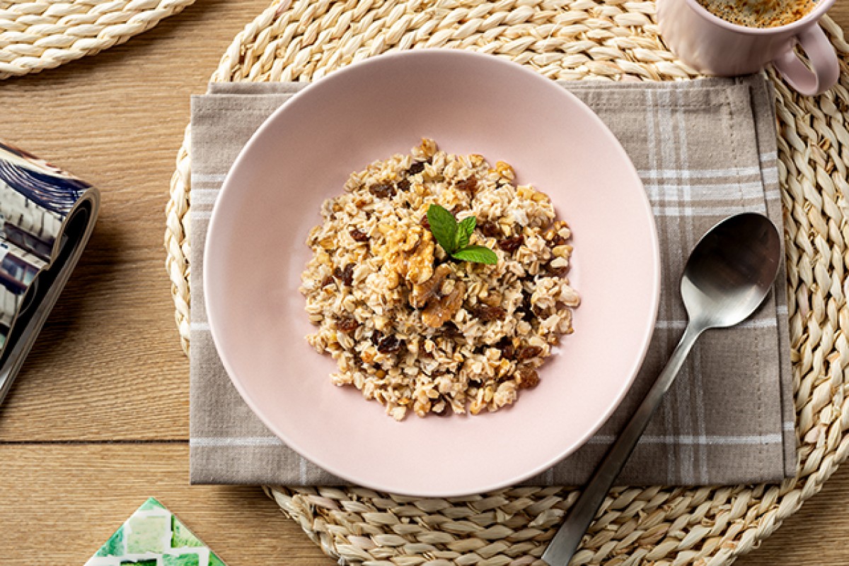 Honey porridge with dried fruits