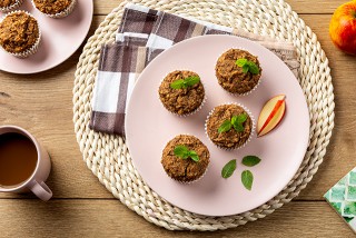 Apple and raisin muffins with flax seeds