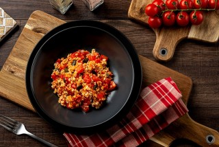 Porridge with onion, tomato and pumpkin seeds