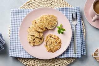 Oatflake pancakes with raisins