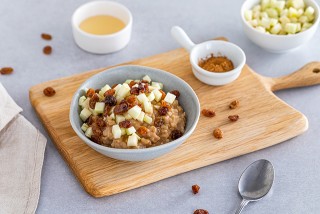 Pudding de riz épicé aux pommes et raisins secs