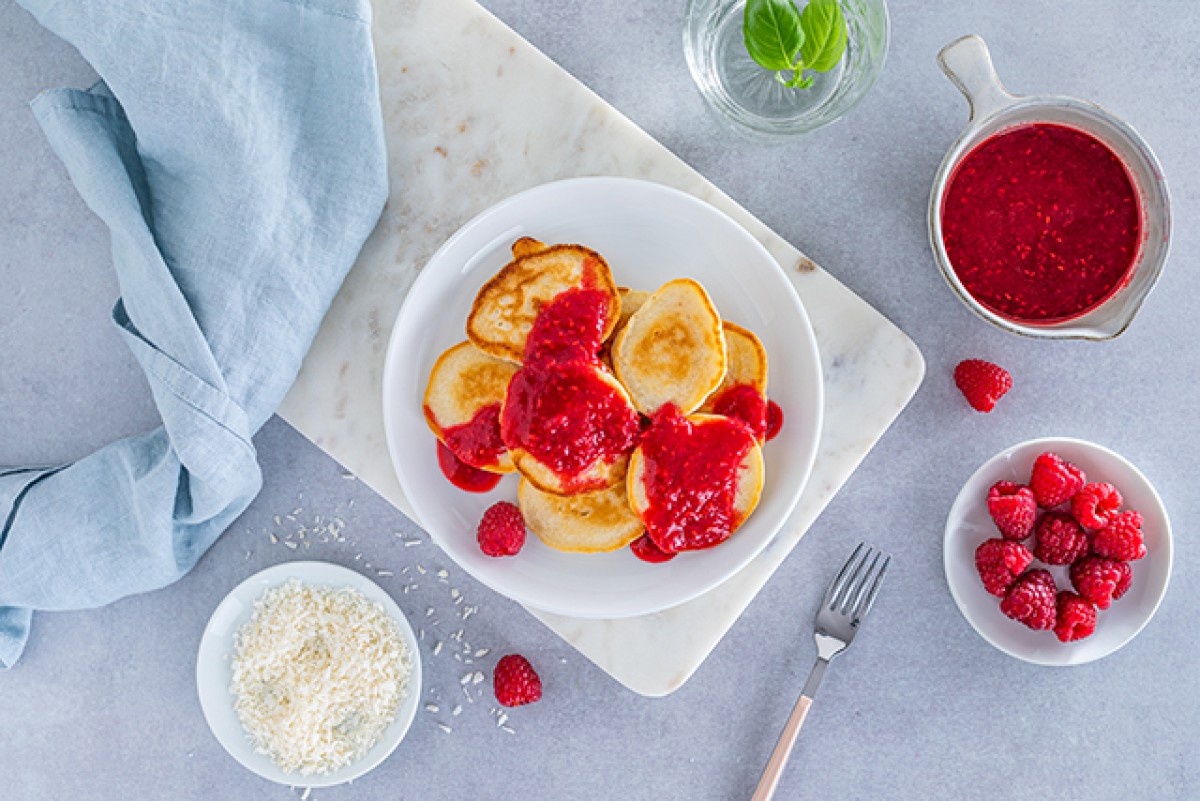Pancakes à la noix de coco et mousse aux framboises
