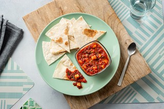 Pineapple and pepper salad with tortilla