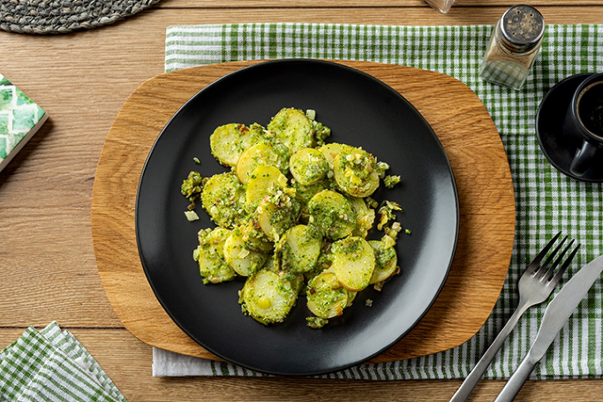 Stewed potatoes with parsley pesto
