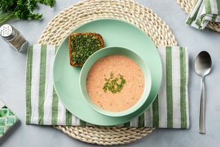 Crème de tomates au yaourt et aux croutons