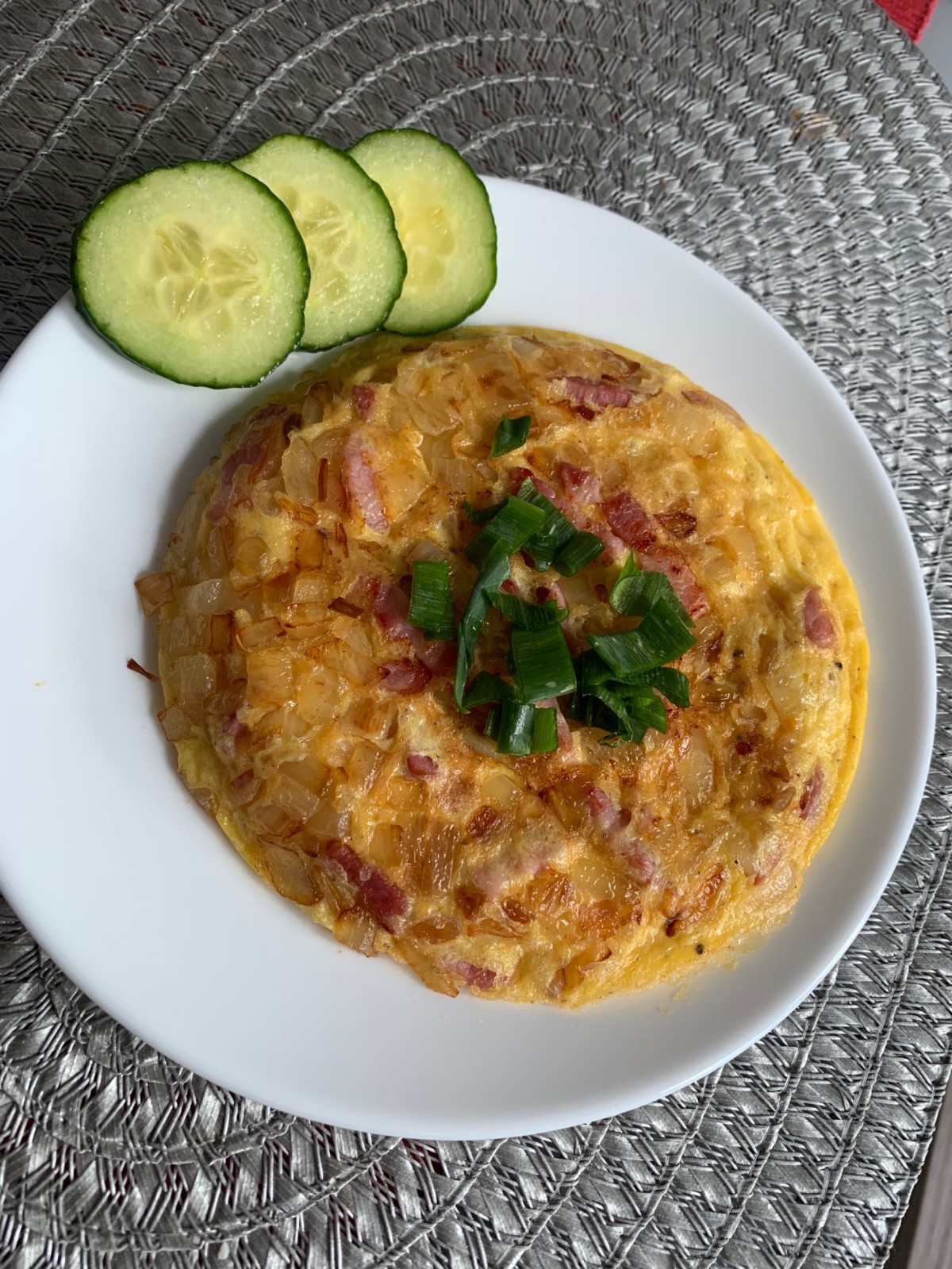 Keto Omelett mit Käse und Speck