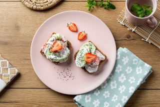 Sandwich mit Fruchtcocktail